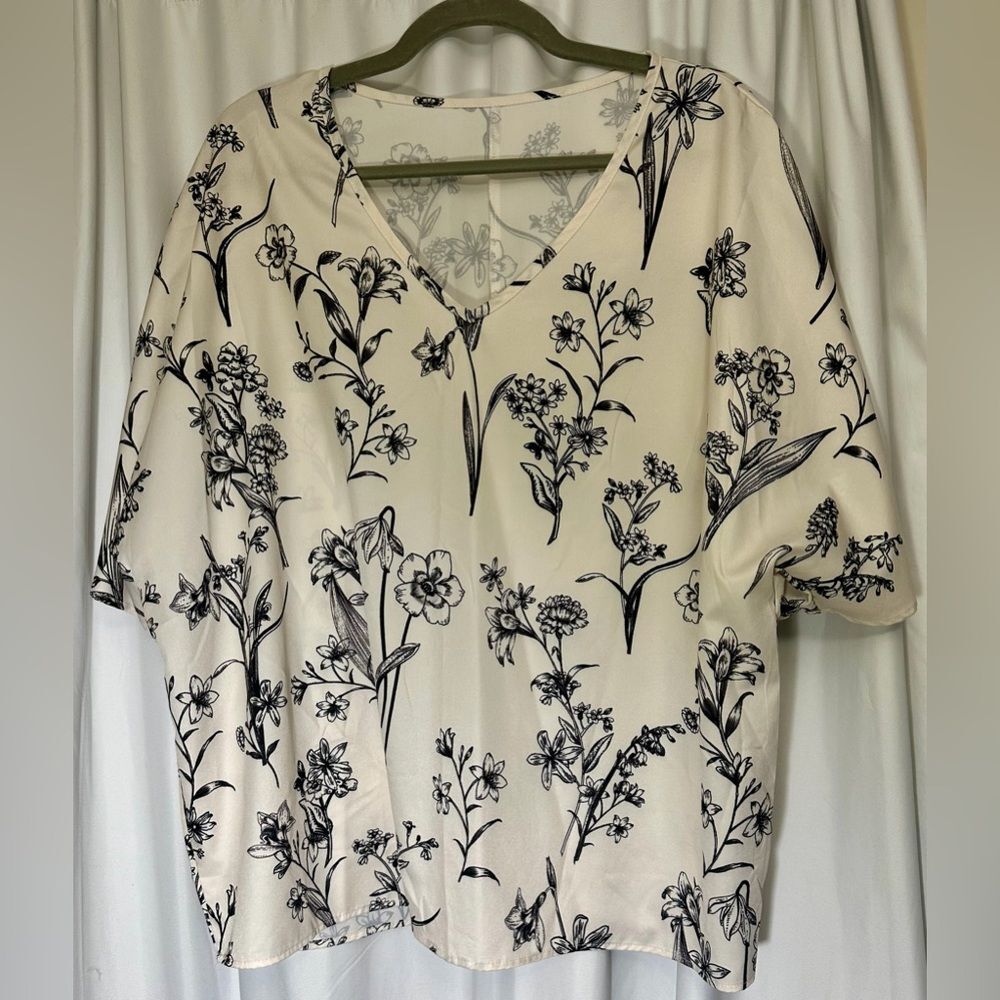 Emery Rose White w/Black Floral Print Blouse Women's - XLarge